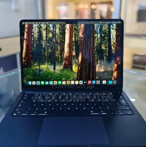 New Laptop Apple MacBook Air 2024 M3 13-Inch 8GB Apple M3 SSD 256GB