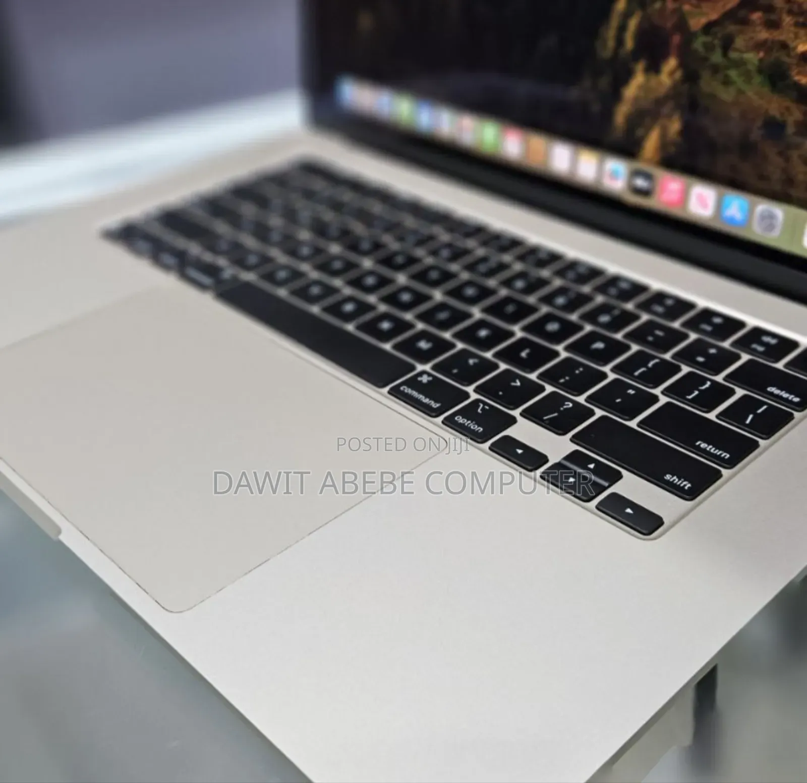 New Apple MacBook Air 2024 M3 15-Inch 8GB Intel Core I7 SSD 256GB