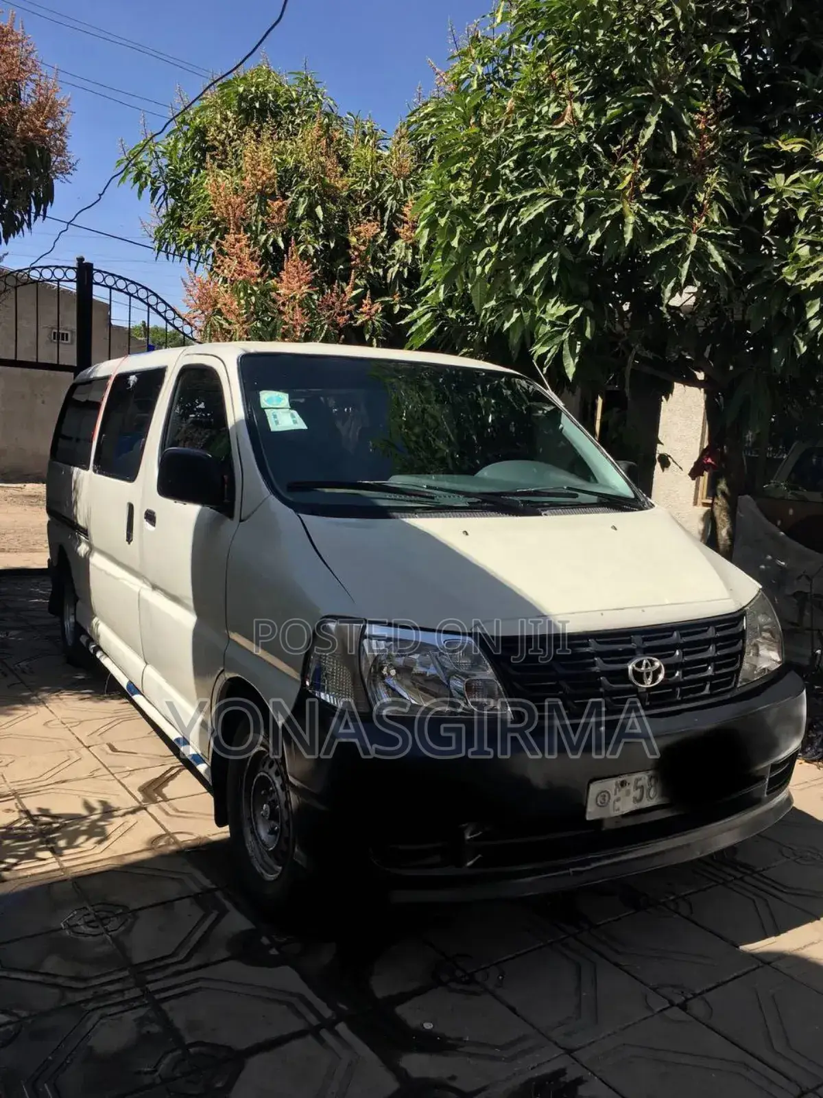 Toyota HiAce 2005 White