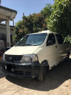 Toyota HiAce 2005 White