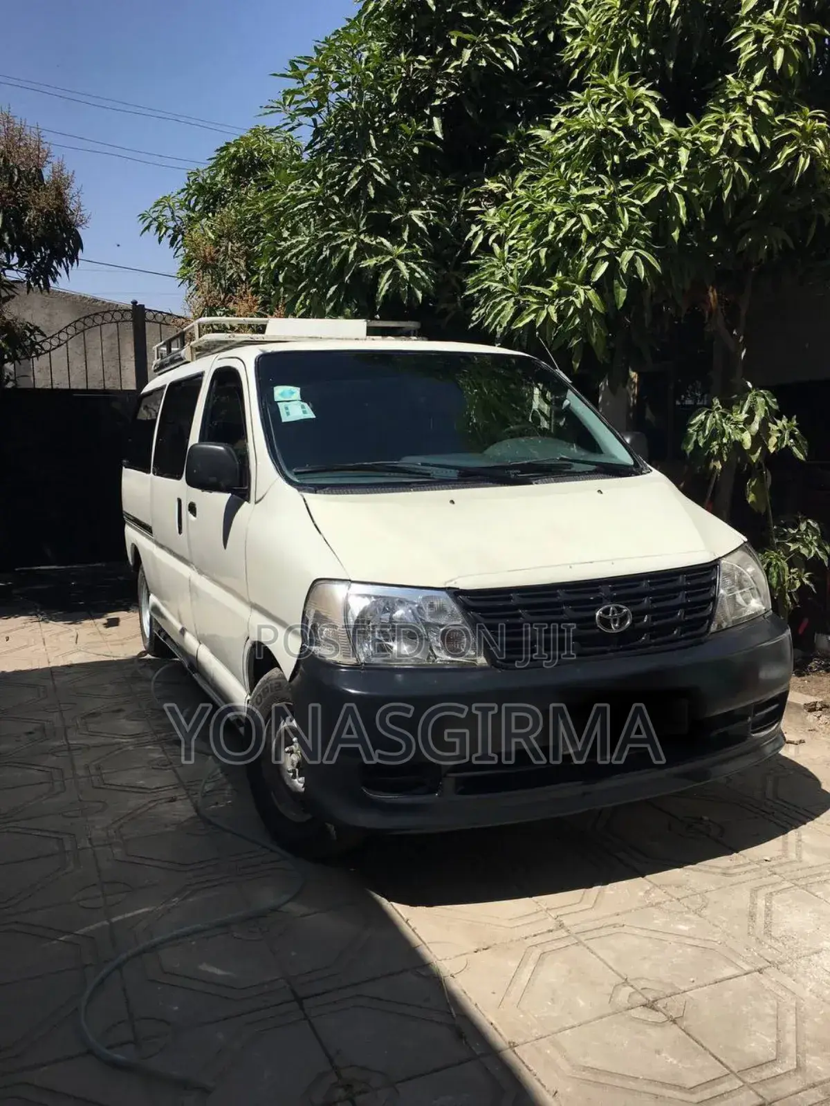 Toyota HiAce 2005 White