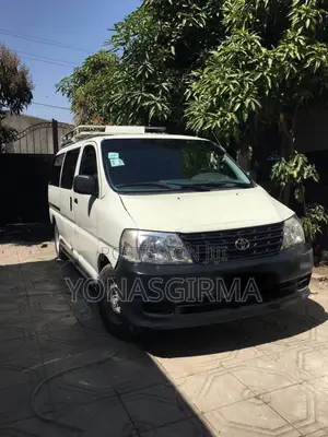 Toyota HiAce 2005 White
