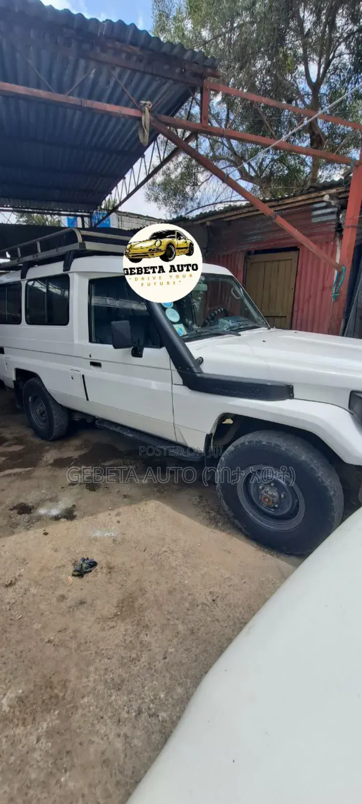 Toyota Land Cruiser 2000 White