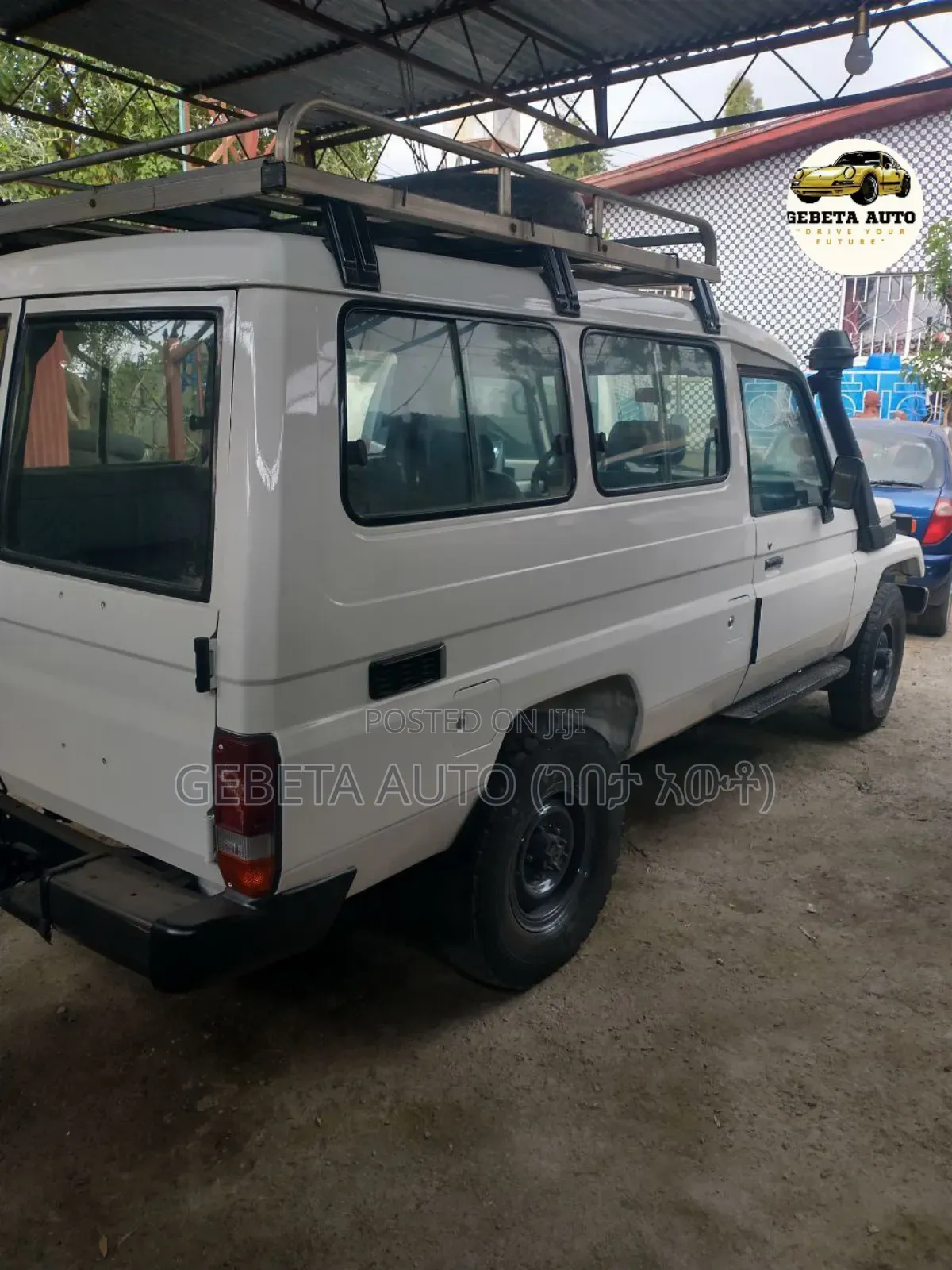 Toyota Land Cruiser 2000 White