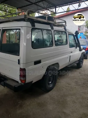 Toyota Land Cruiser 2000 White