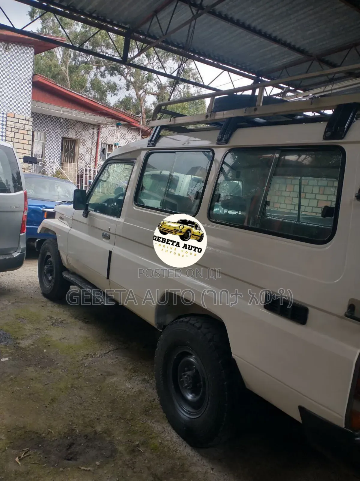 Toyota Land Cruiser 2000 White