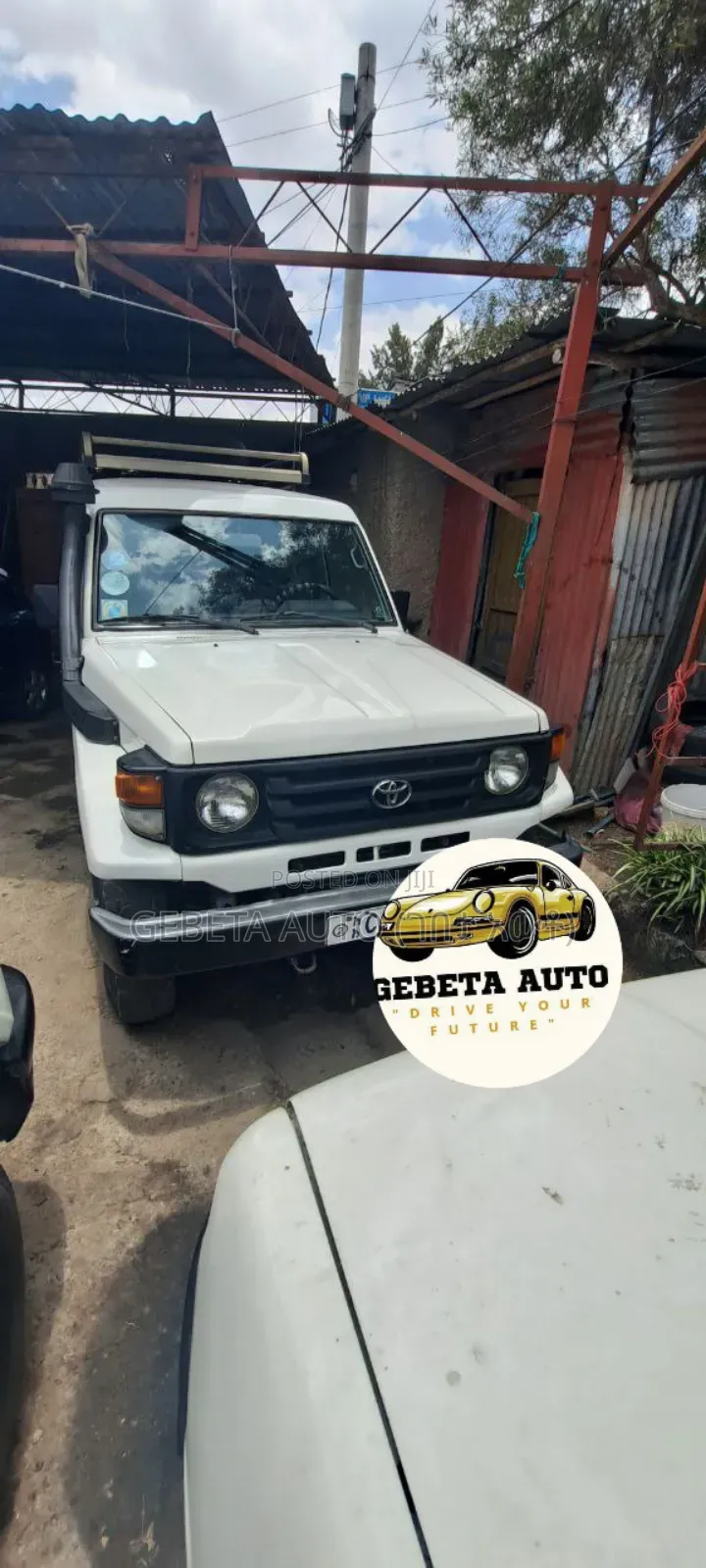 Toyota Land Cruiser 2000 White