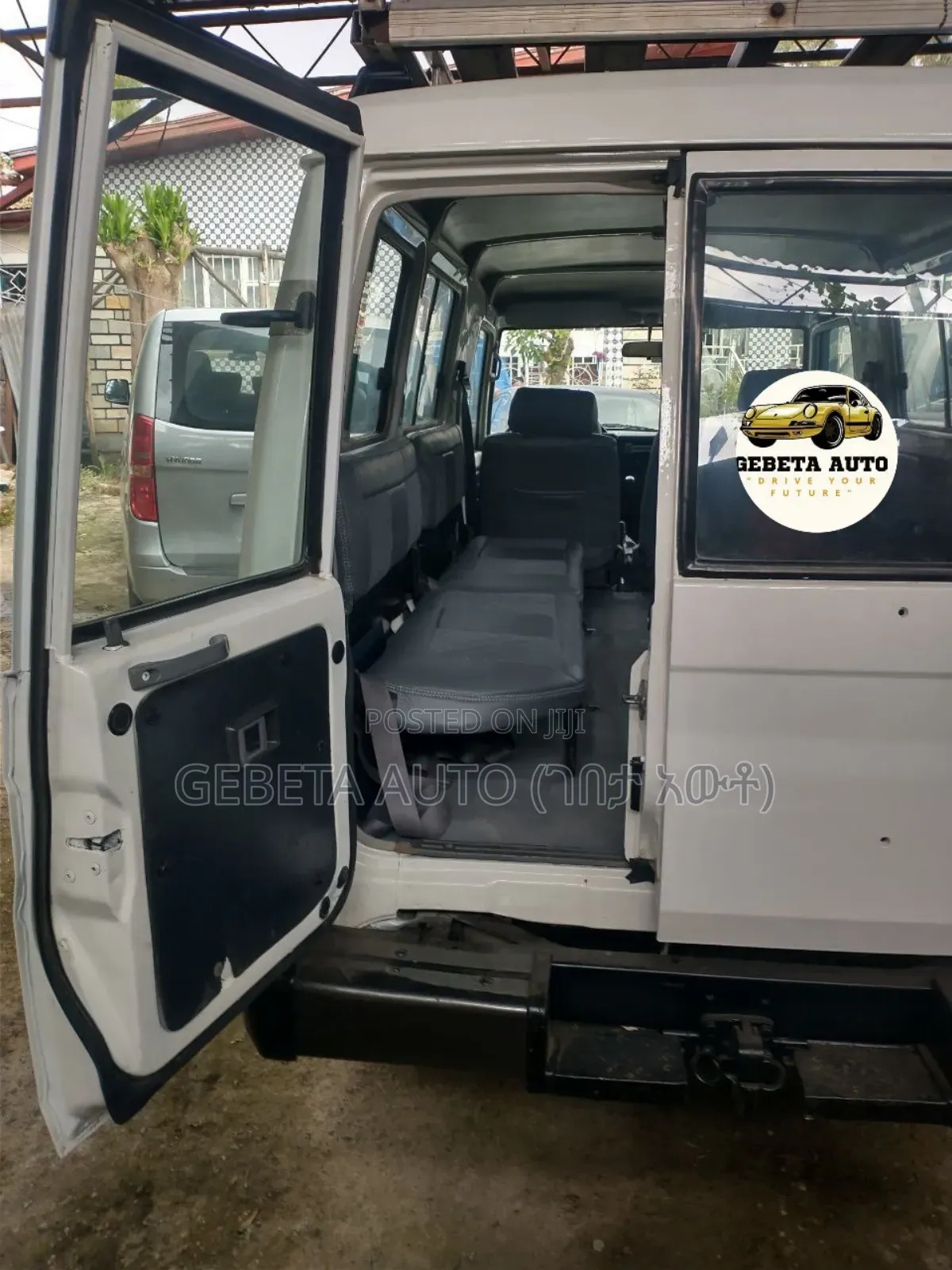 Toyota Land Cruiser 2000 White