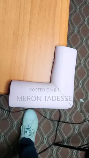 Baby Proofing Edge Protectors ጠርዝ ቢመታቸው እንዳይግዱ የሚያደርግ
