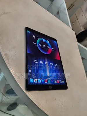 Photo - New Apple iPad Air 256 GB Gray