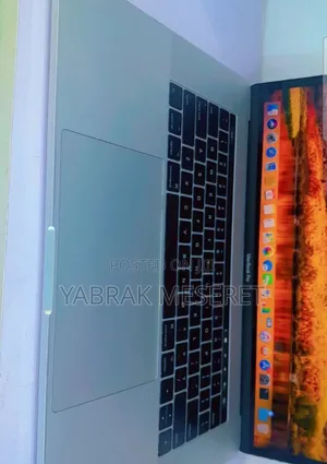 New Laptop Apple MacBook Pro 2017 16GB Intel Core I7 SSD 256GB