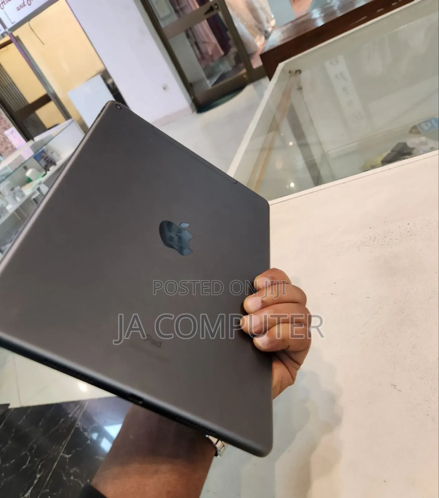 New Apple iPad Air 256 GB Black