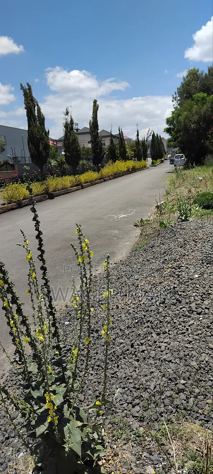 6bdrm Townhouse/Terrace in Tafo Roseta Real, Yeka for sale