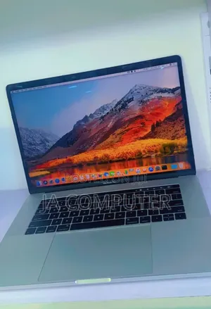 New Laptop Apple MacBook Pro 2017 16GB Intel Core I7 SSD 256GB