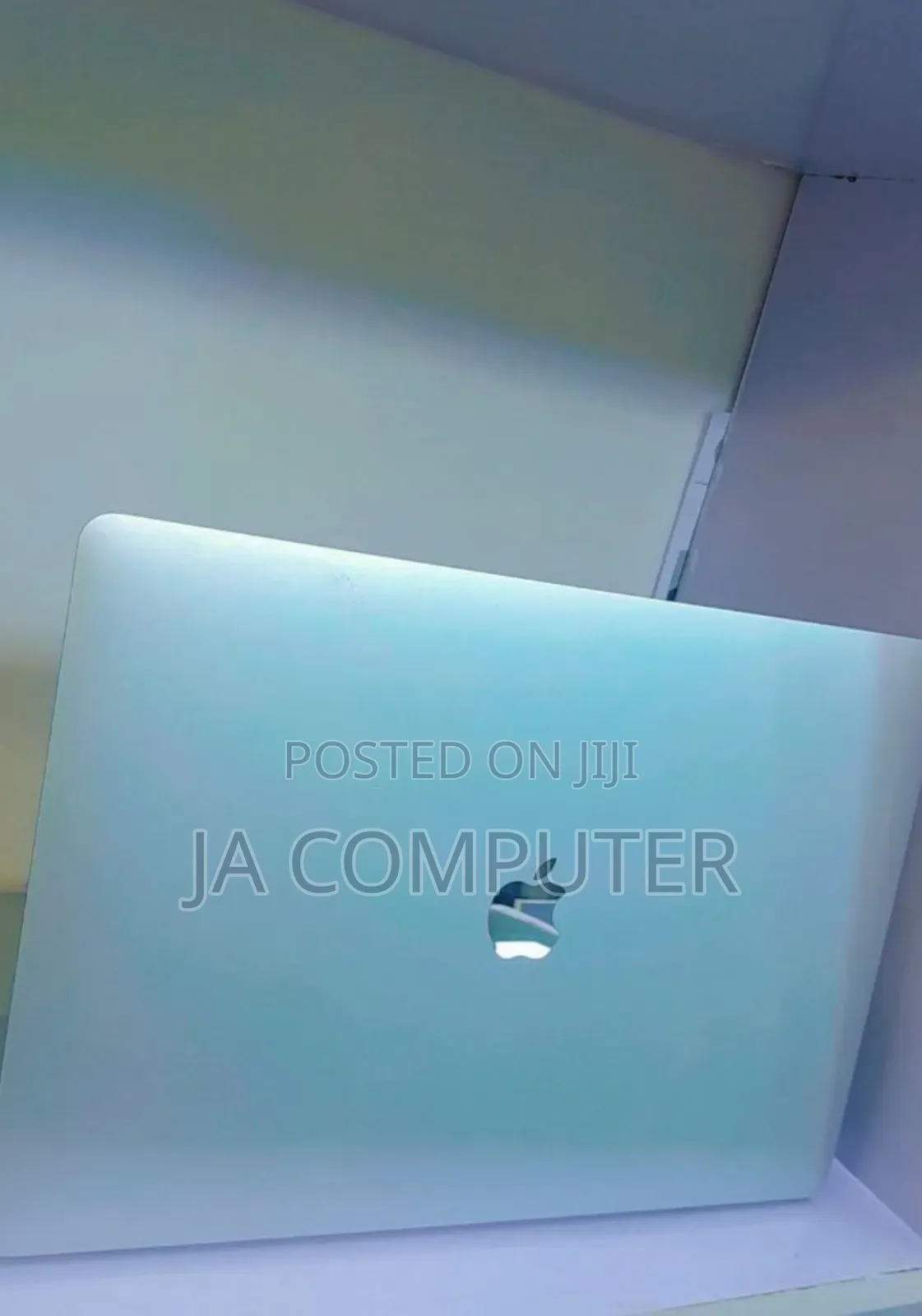 New Laptop Apple MacBook Pro 2017 16GB Intel Core I7 SSD 256GB