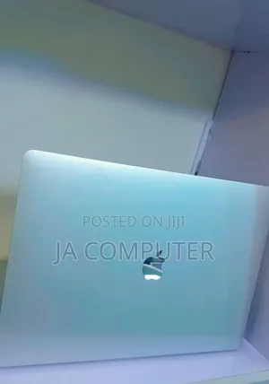 New Laptop Apple MacBook Pro 2017 16GB Intel Core I7 SSD 256GB