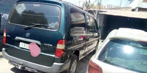 Toyota HiAce 2003 Green