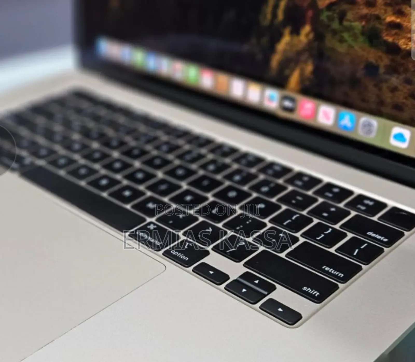 New Laptop Apple MacBook Air 2024 M3 15-Inch 8GB Apple M3 SSD 256GB