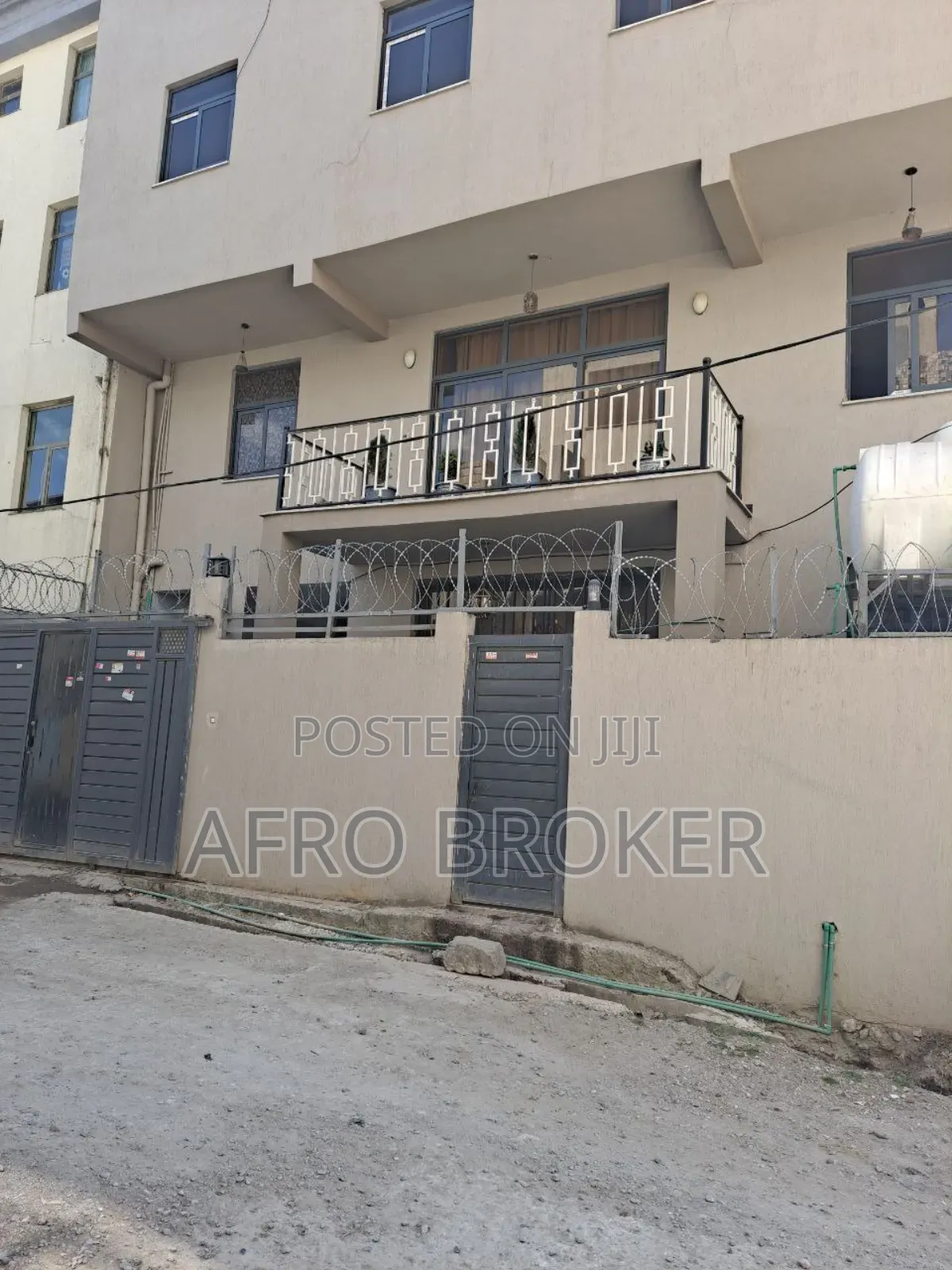 Furnished 11bdrm Townhouse/Terrace in Main Road, Akaky Kaliti for sale