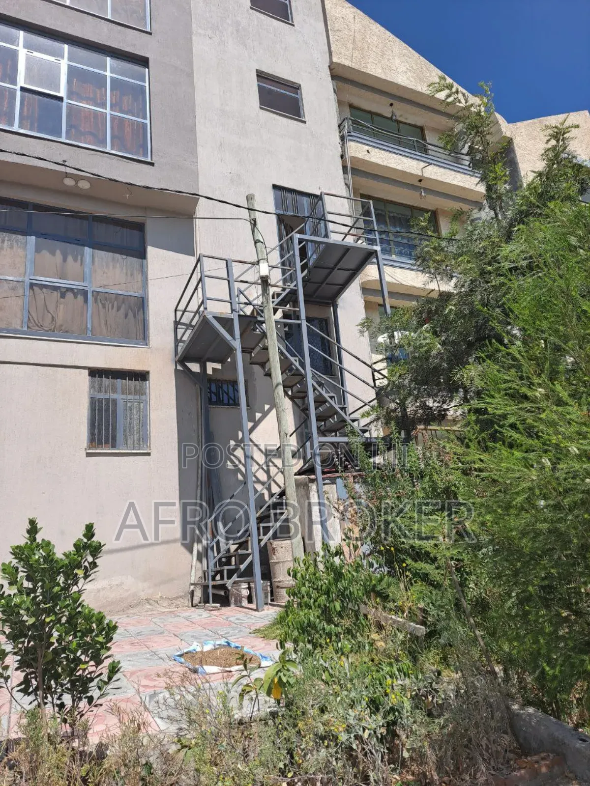 Furnished 11bdrm Townhouse/Terrace in Main Road, Akaky Kaliti for sale