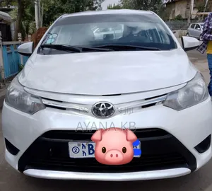 Photo - Toyota Yaris 2015 White