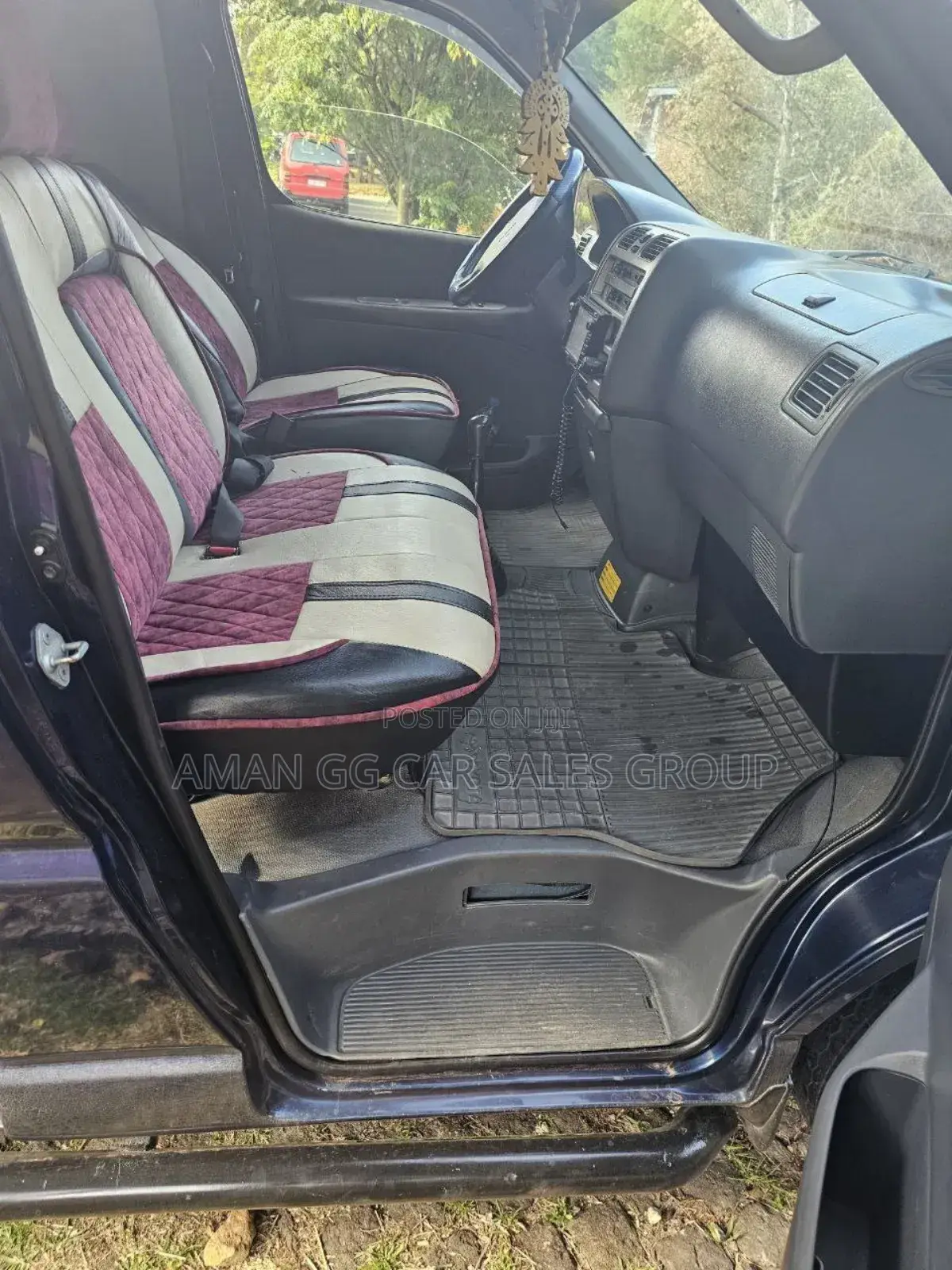 Toyota HiAce 2011 Black