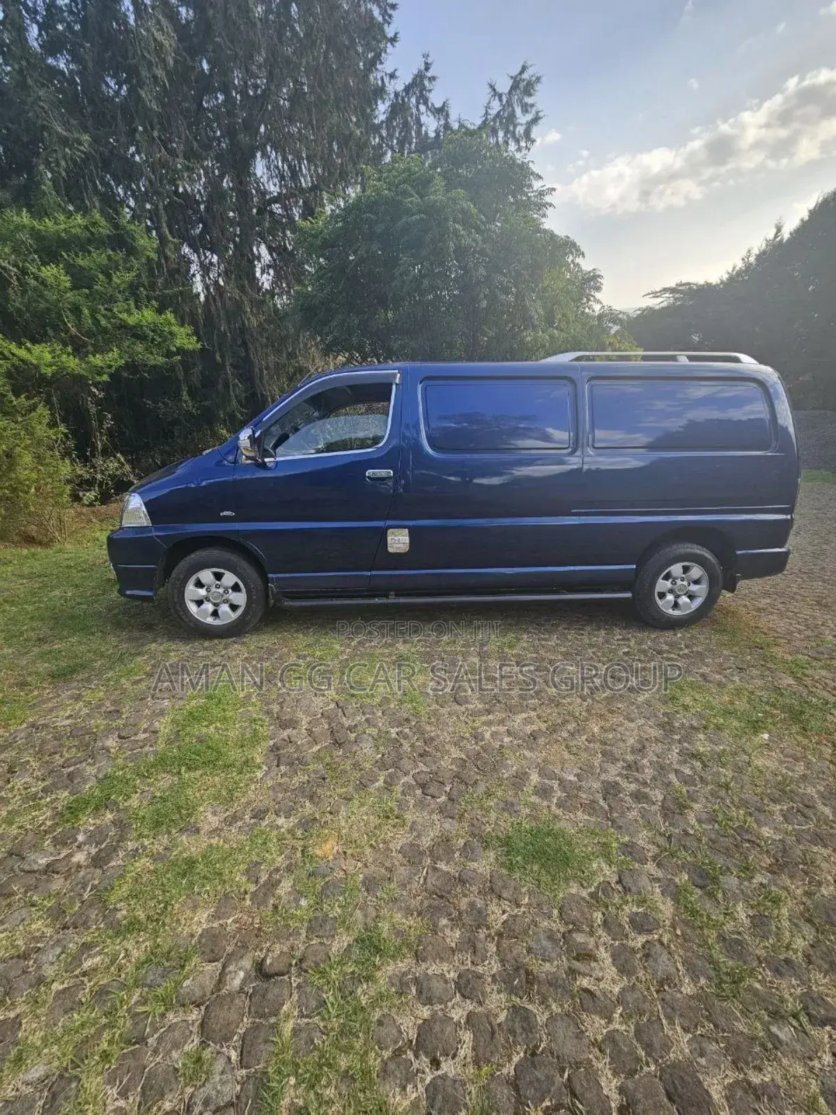 Toyota HiAce 2011 Black