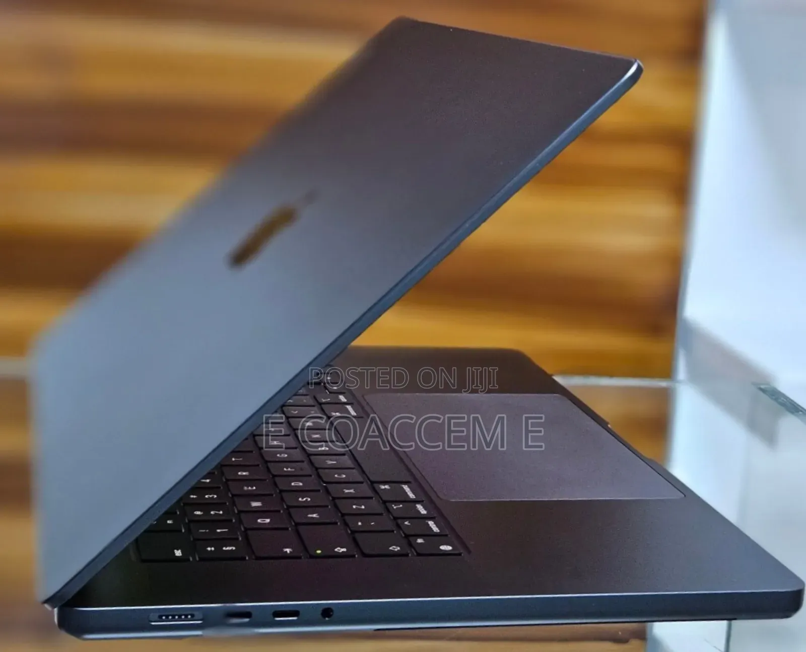 New Laptop Apple MacBook 18GB Apple M3 Pro SSD 512GB