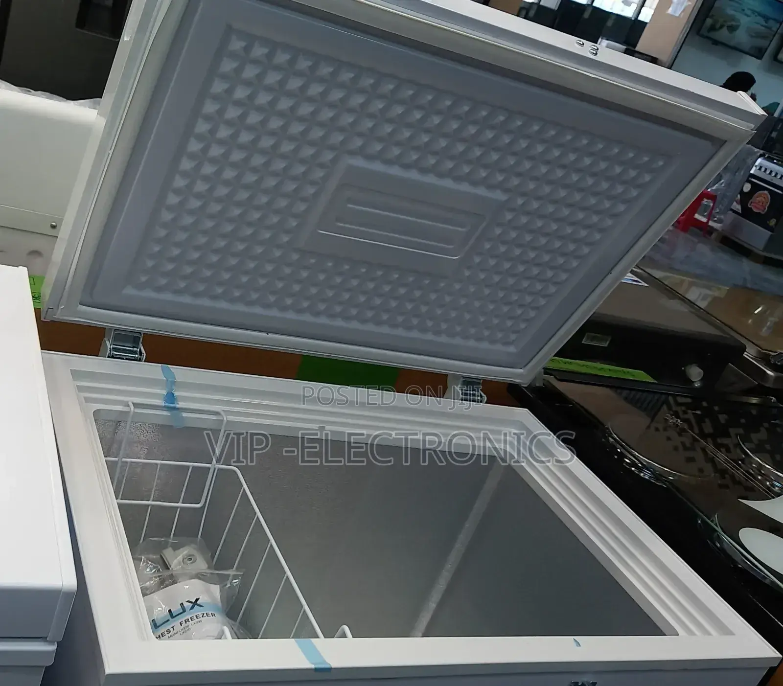 Lux Chest Freezers 320