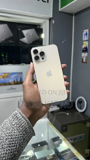 Photo - Apple iPhone 13 Pro Max 128 GB Gold