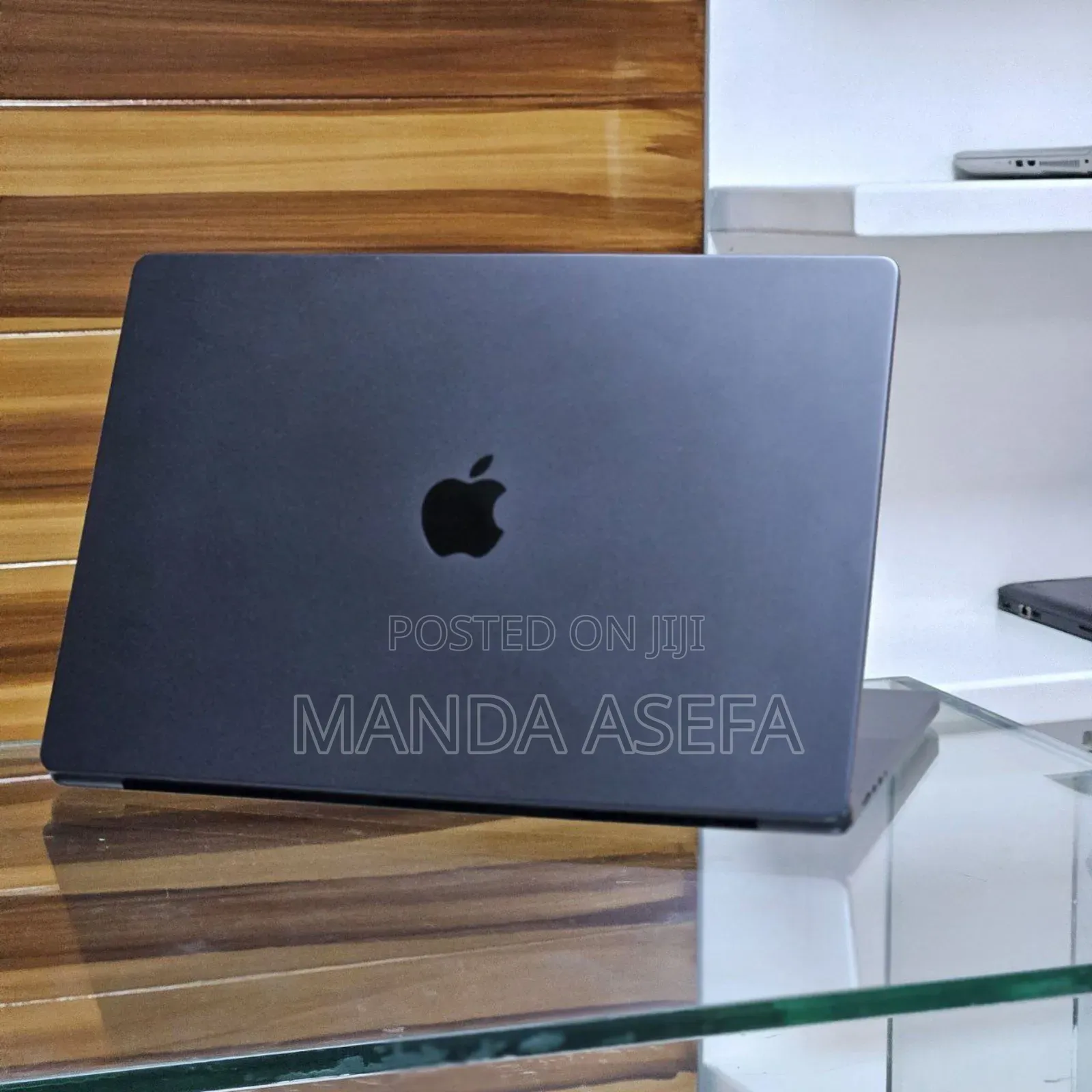 New Laptop Apple MacBook Pro 18GB Apple M3 SSD 512GB