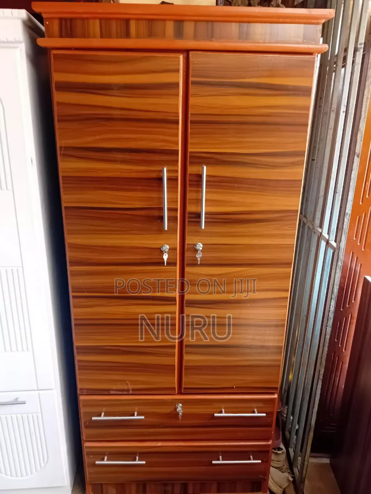 ሰማንያ ቁምሳጥን በላሚኔት