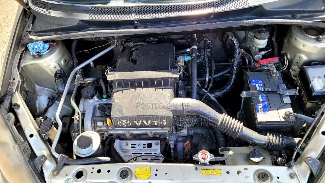 Toyota Vitz 1.0 FWD 5dr 2004 Gold