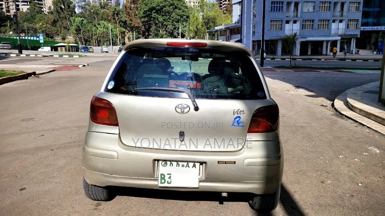 Toyota Vitz 1.0 FWD 5dr 2004 Gold