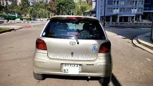 Photo - Toyota Vitz 1.0 FWD 5dr 2004 Gold