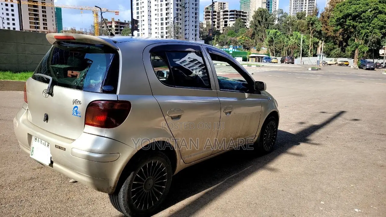 Toyota Vitz 1.0 FWD 5dr 2004 Gold