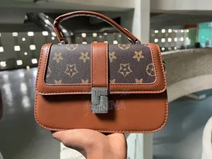 Photo - Quality Brown Hand Bag on Discount!!