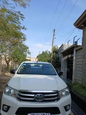Photo - Toyota Hilux 2016 White