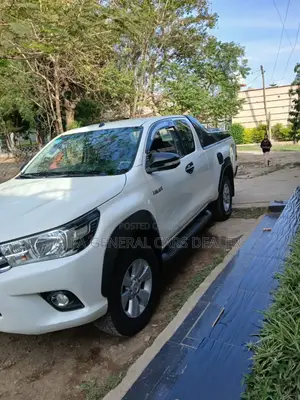Toyota Hilux 2016 White