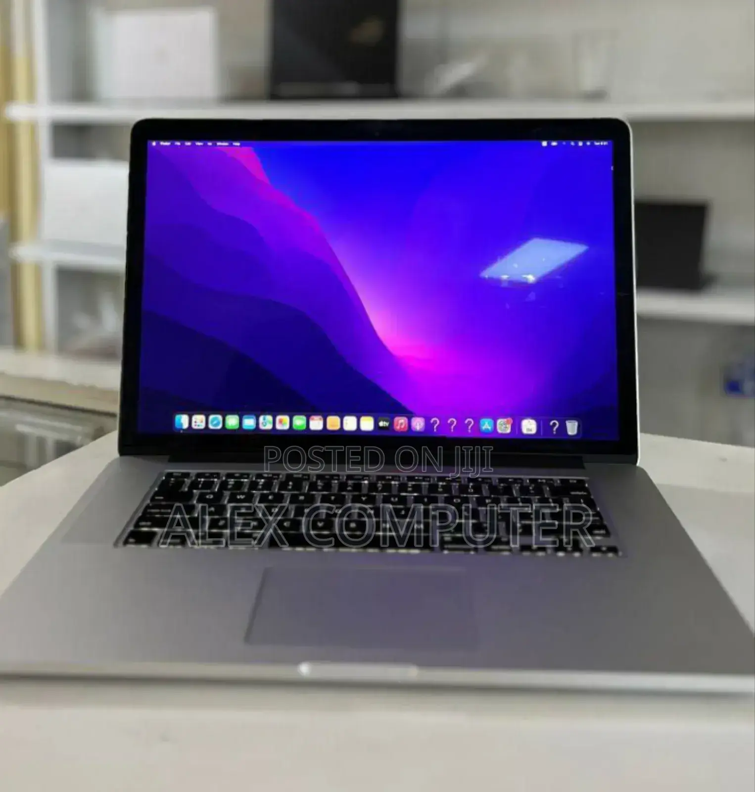 New Laptop Apple MacBook Pro 2015 16GB Intel Core I7 SSD 256GB