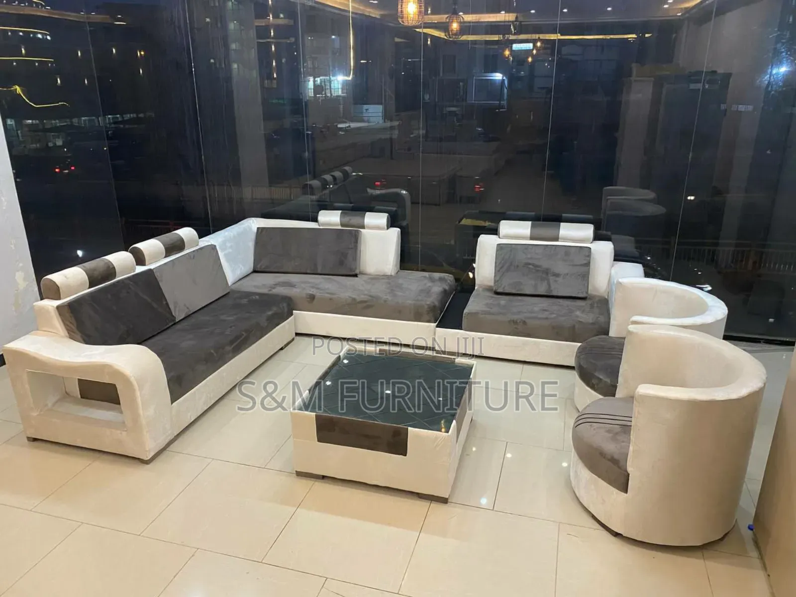 Well-Organised Sofa Set With Durability.