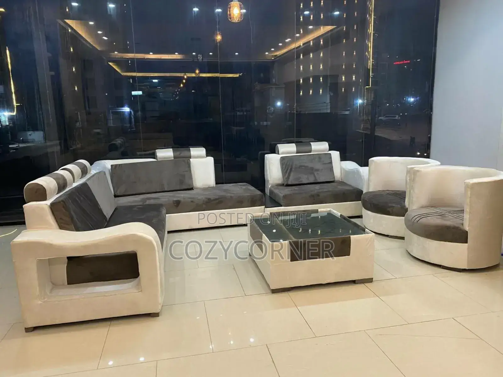 Well-Organised Sofa Set With Durability.