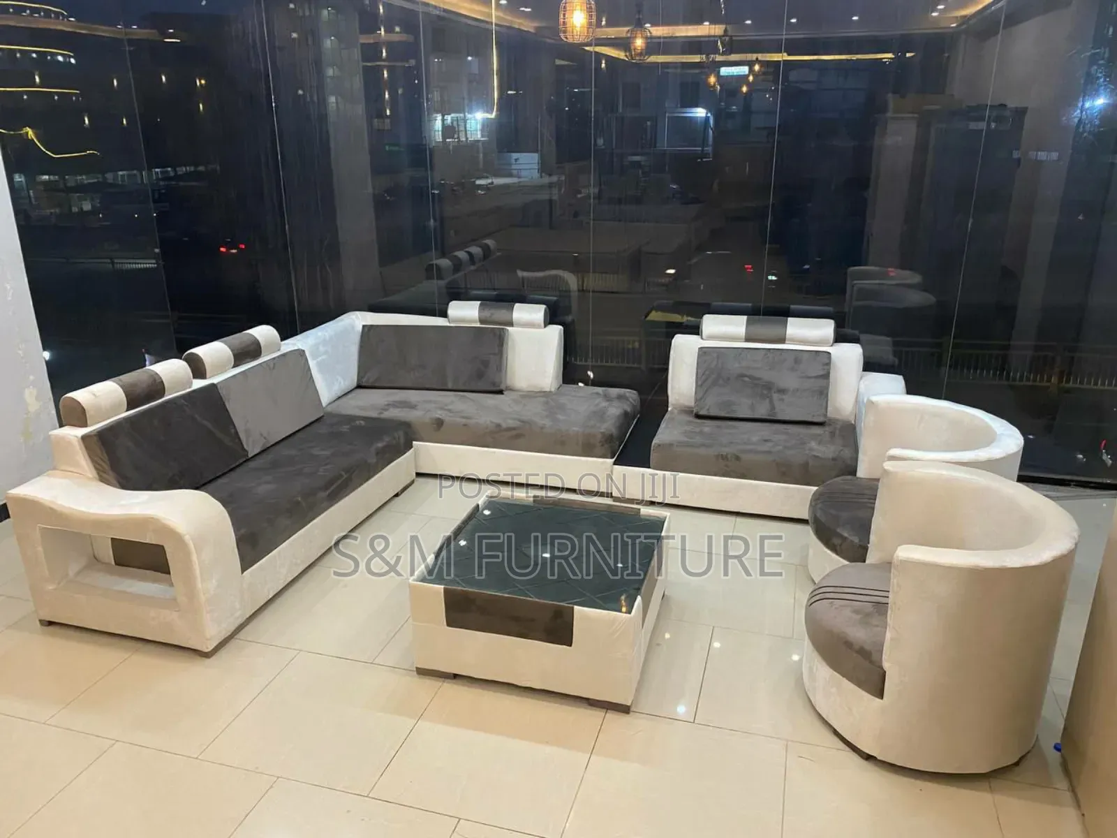 Well-Organised Sofa Set With Durability.