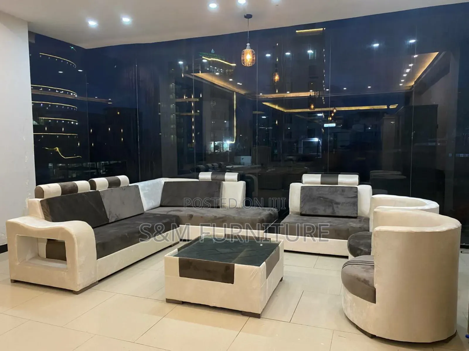 Well-Organised Sofa Set With Durability.