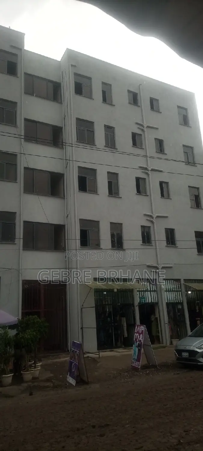 3bdrm Apartment in Apartment, Yeka for rent