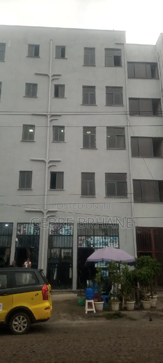 3bdrm Apartment in Apartment, Yeka for rent