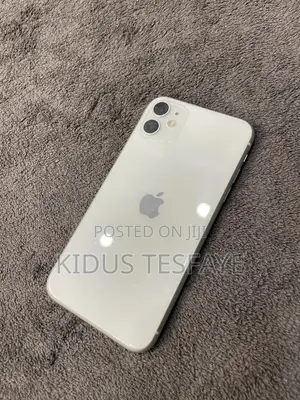 Photo - Apple iPhone 11 128 GB White