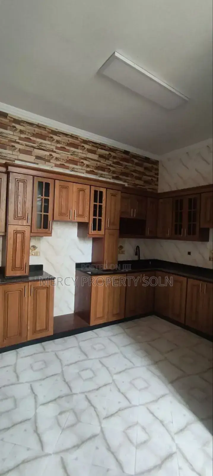Furnished 6bdrm House in Bole for sale