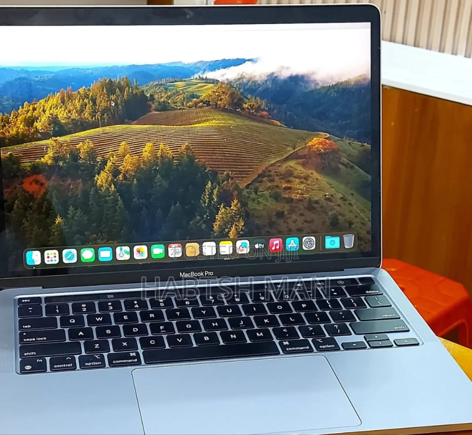 New Laptop Apple MacBook Pro 2023 M2 8GB Apple M2 SSD 256GB