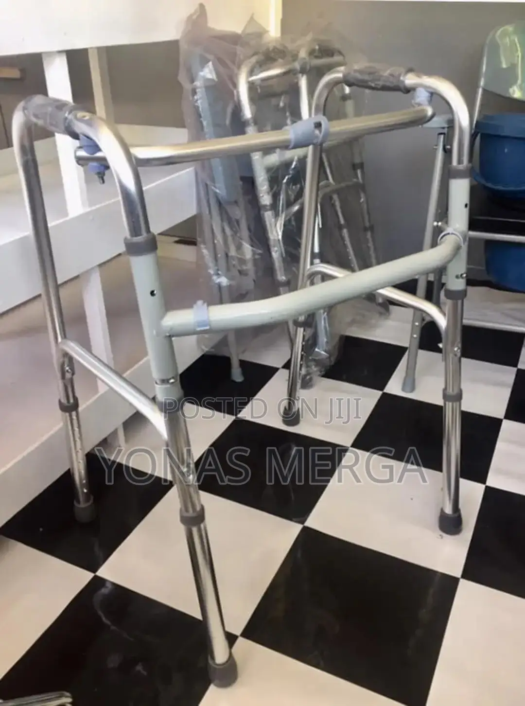 Walker/Walker_walker Gima የመራመጃ ፍሬም ከ 2 ጎማዎች የተጠቃሚ መመሪያ ጋር